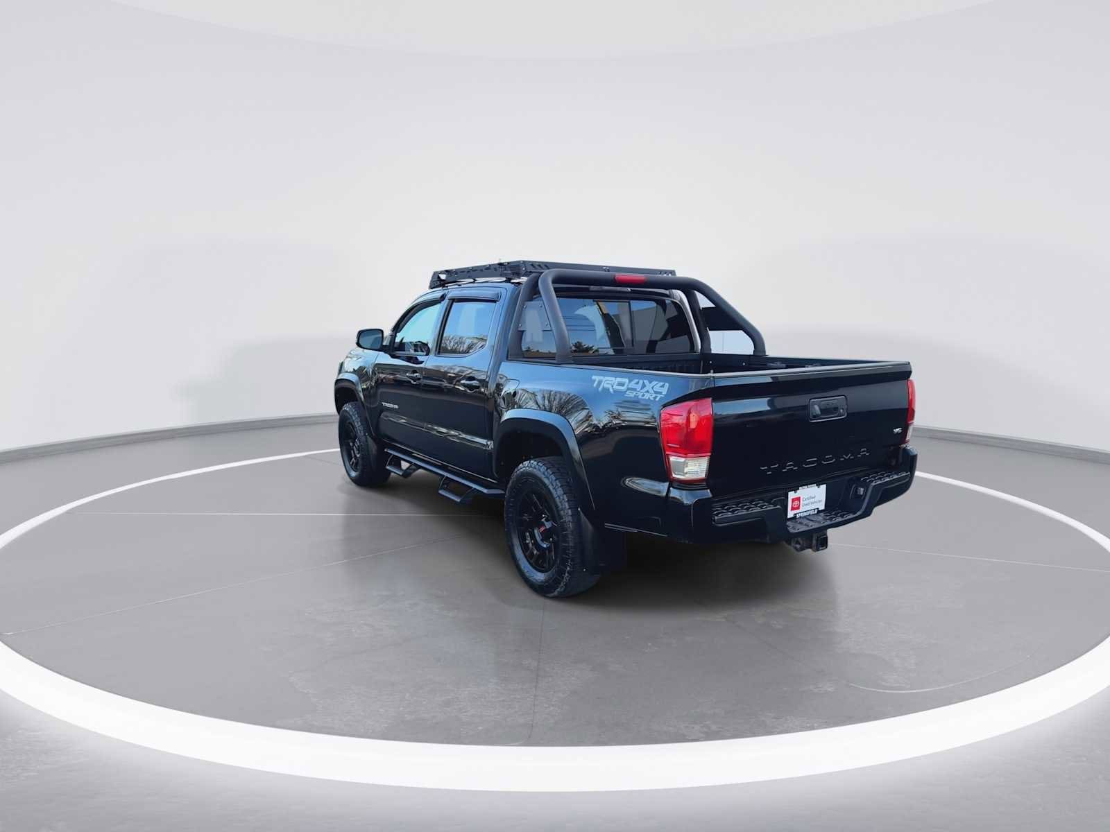 Thumbnail: 2018 Toyota Tacoma - 6