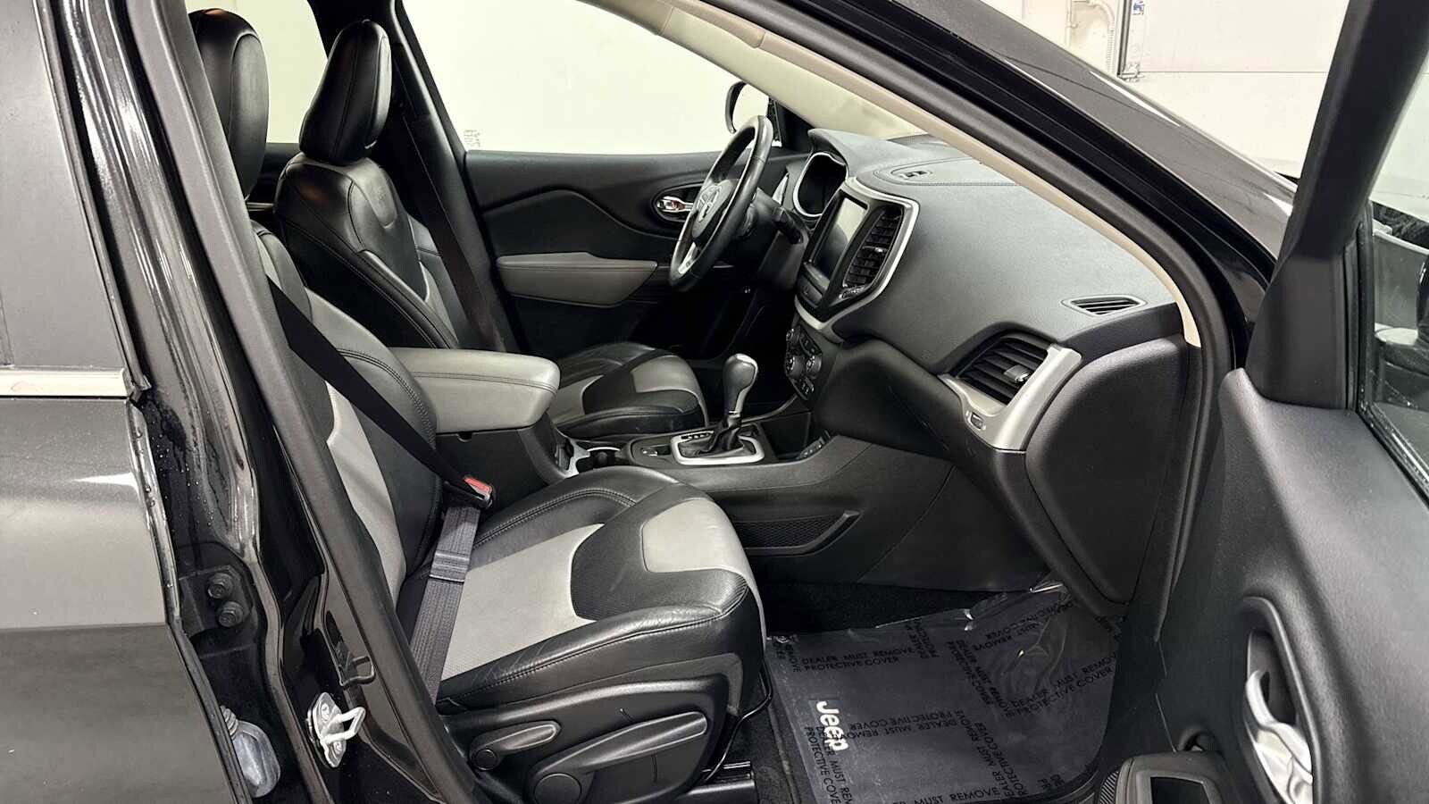 Thumbnail: 2014 Jeep Cherokee - 29