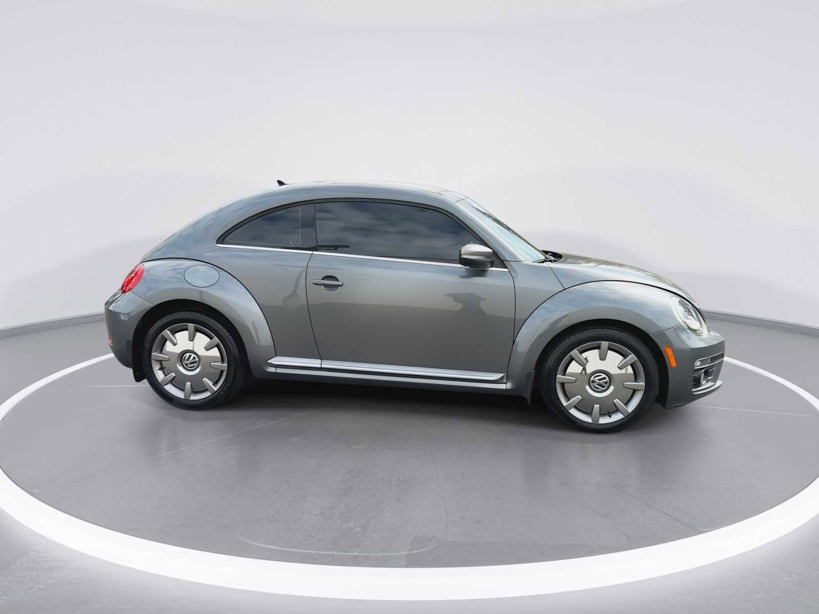 Thumbnail: 2014 Volkswagen Beetle - 11