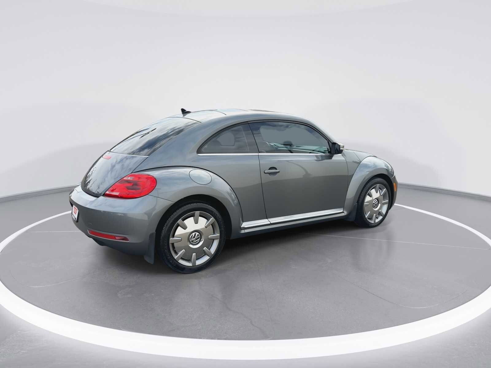 Thumbnail: 2014 Volkswagen Beetle - 10
