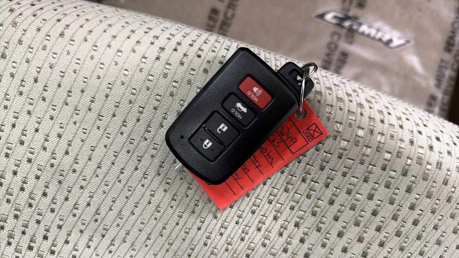 Thumbnail: 2013 Toyota Camry - 32