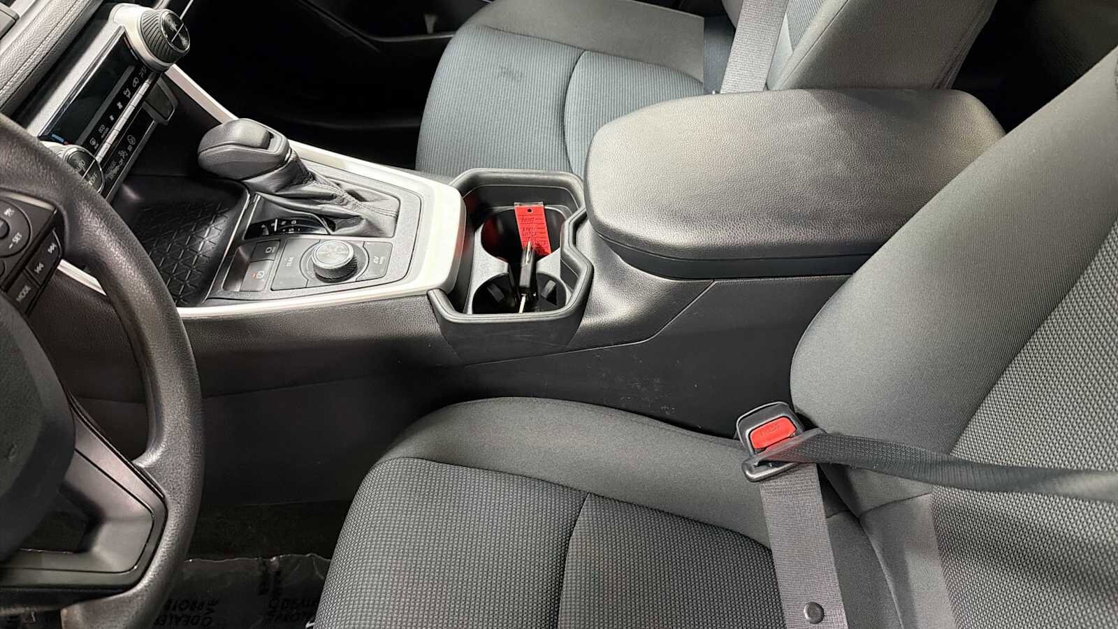 Thumbnail: 2021 Toyota RAV4 - 22