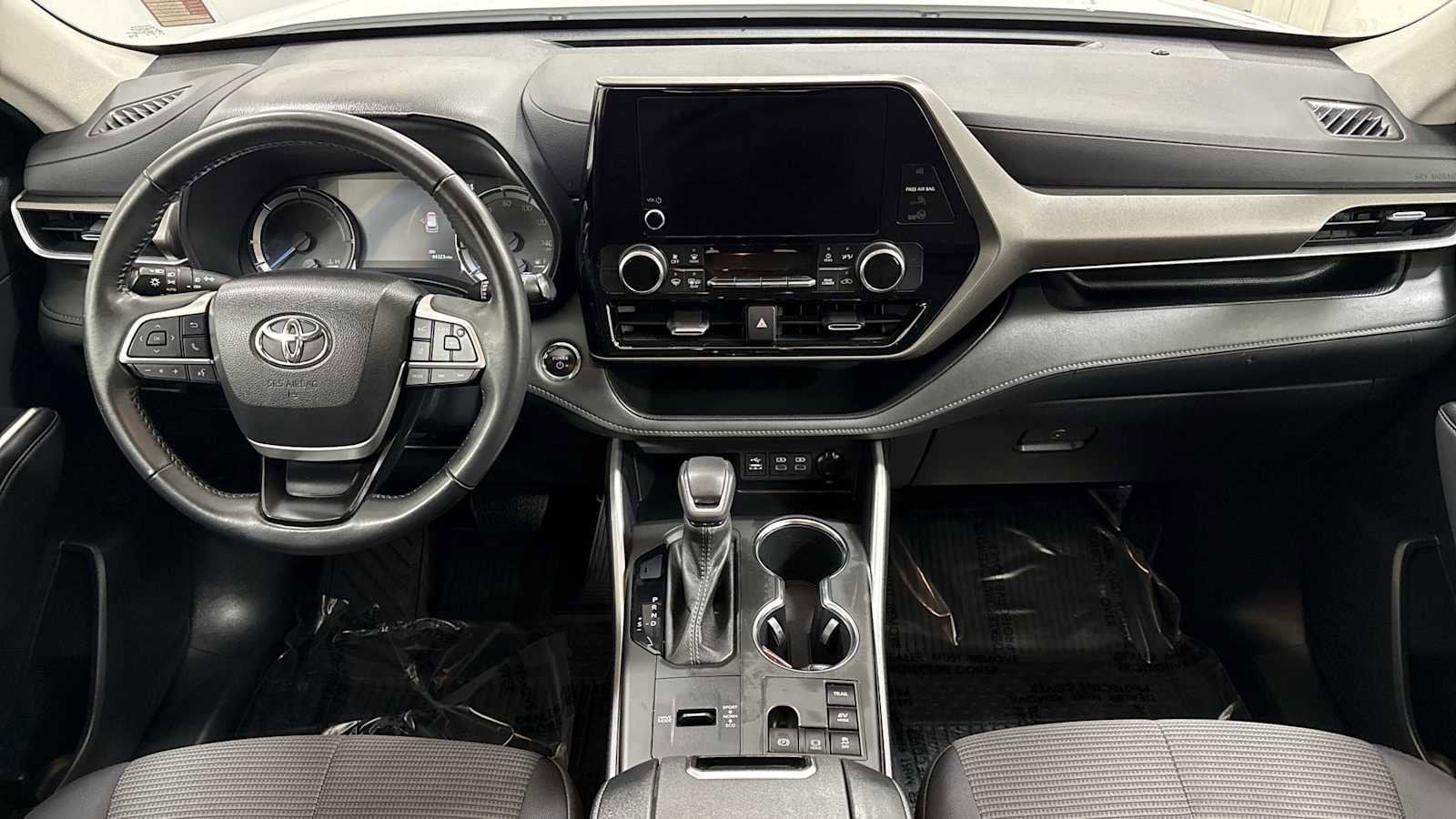 Thumbnail: 2023 Toyota Highlander - 27