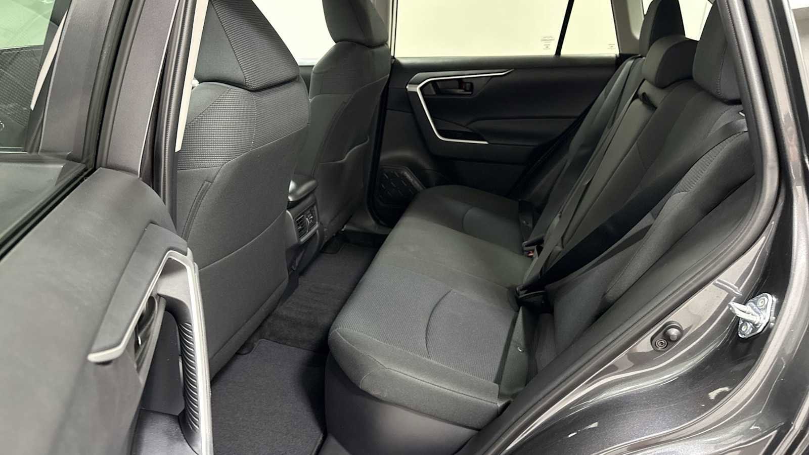 Thumbnail: 2021 Toyota RAV4 - 23