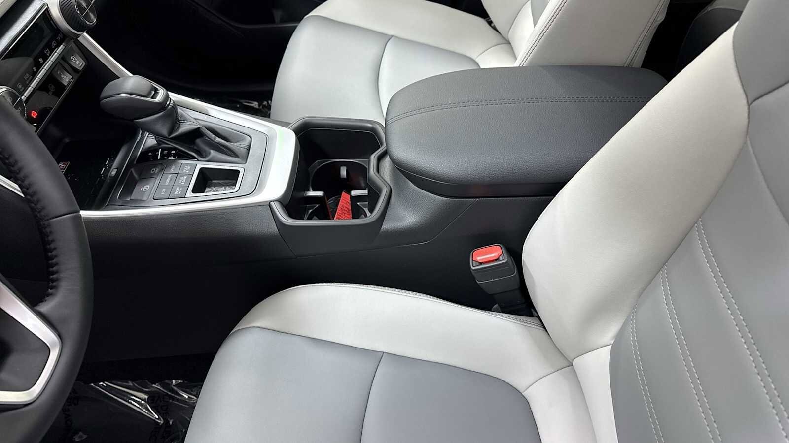 Thumbnail: 2025 Toyota RAV4 - 23