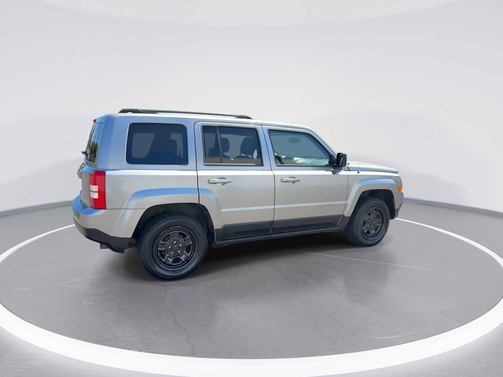Thumbnail: 2016 Jeep Patriot - 8
