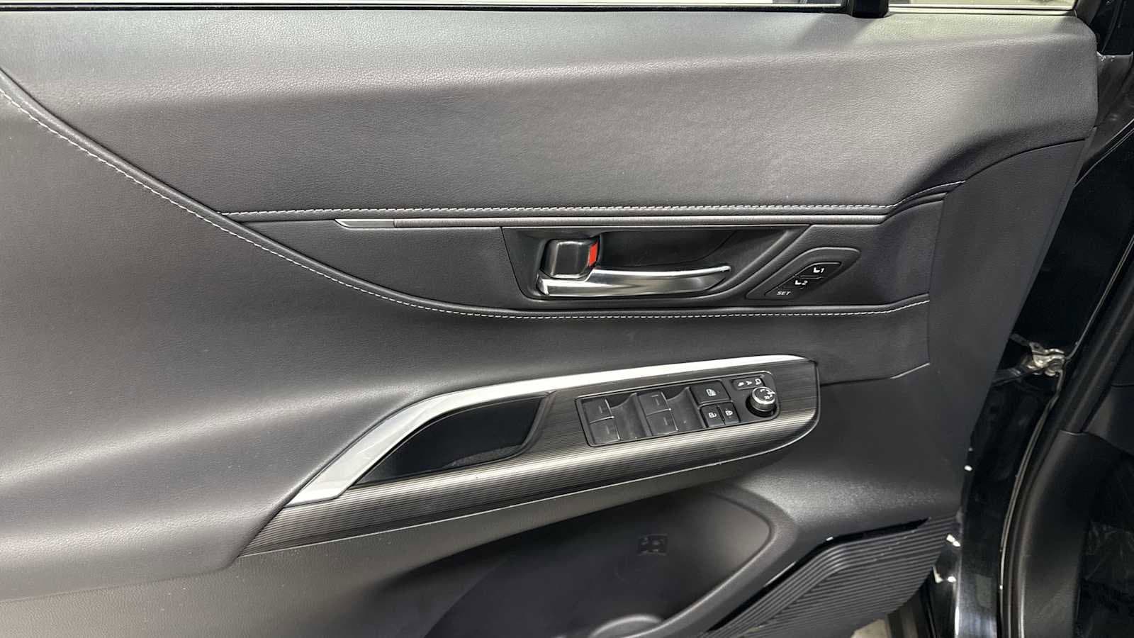 Thumbnail: 2023 Toyota Venza - 15