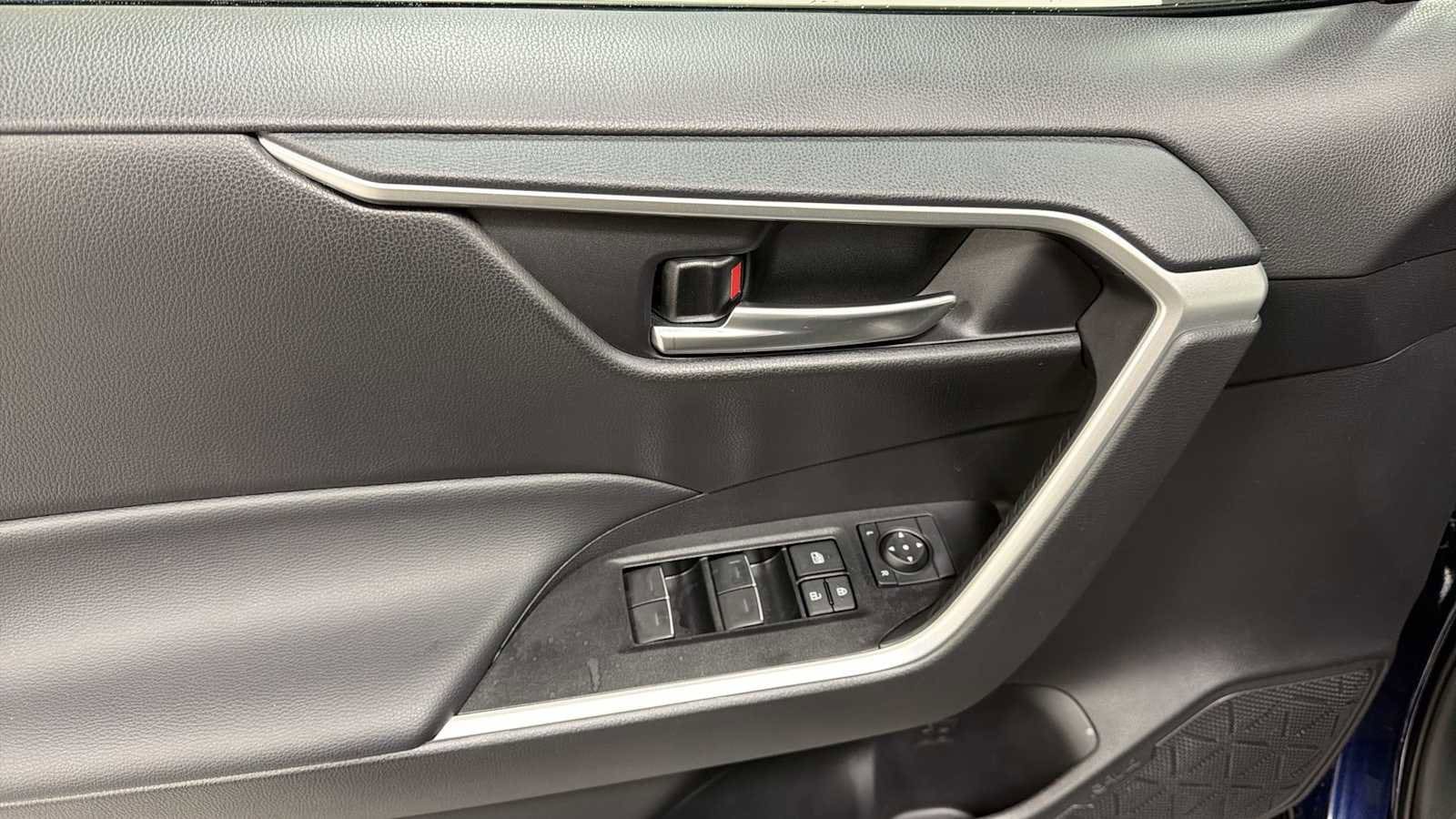 Thumbnail: 2025 Toyota RAV4 - 15