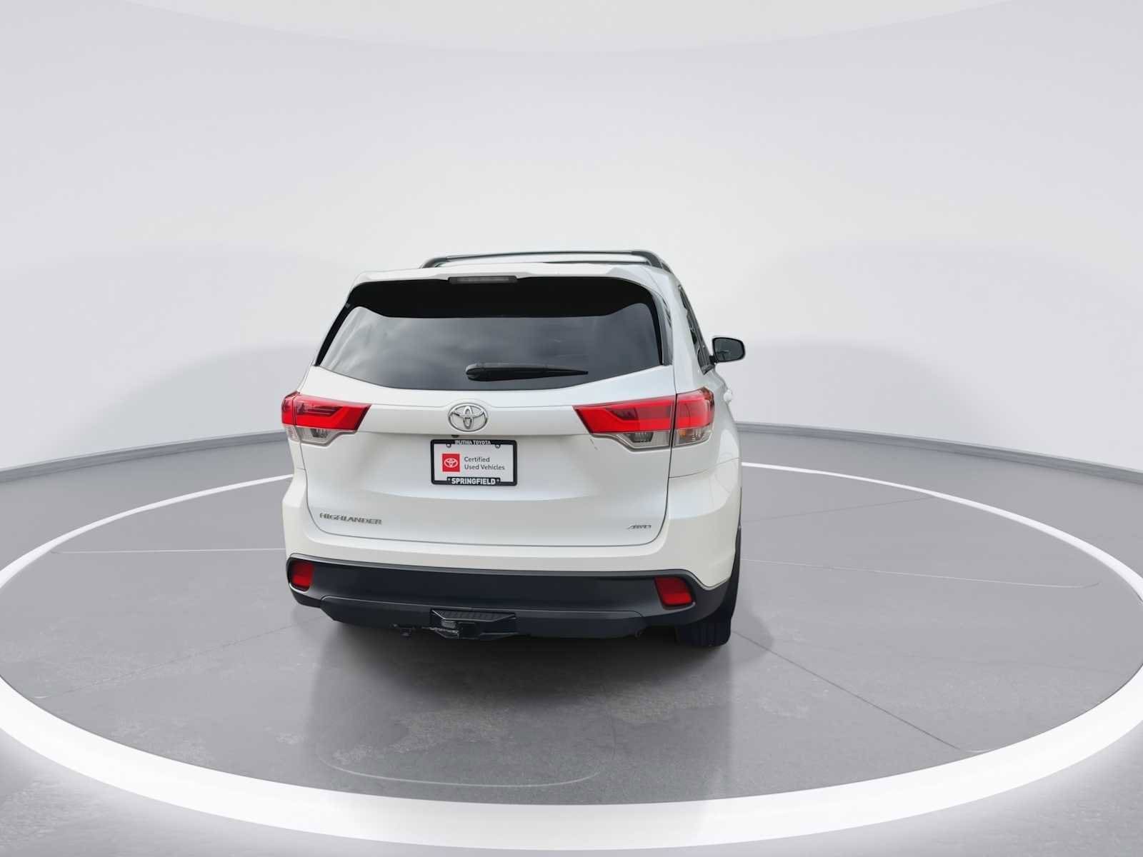 Thumbnail: 2017 Toyota Highlander - 7