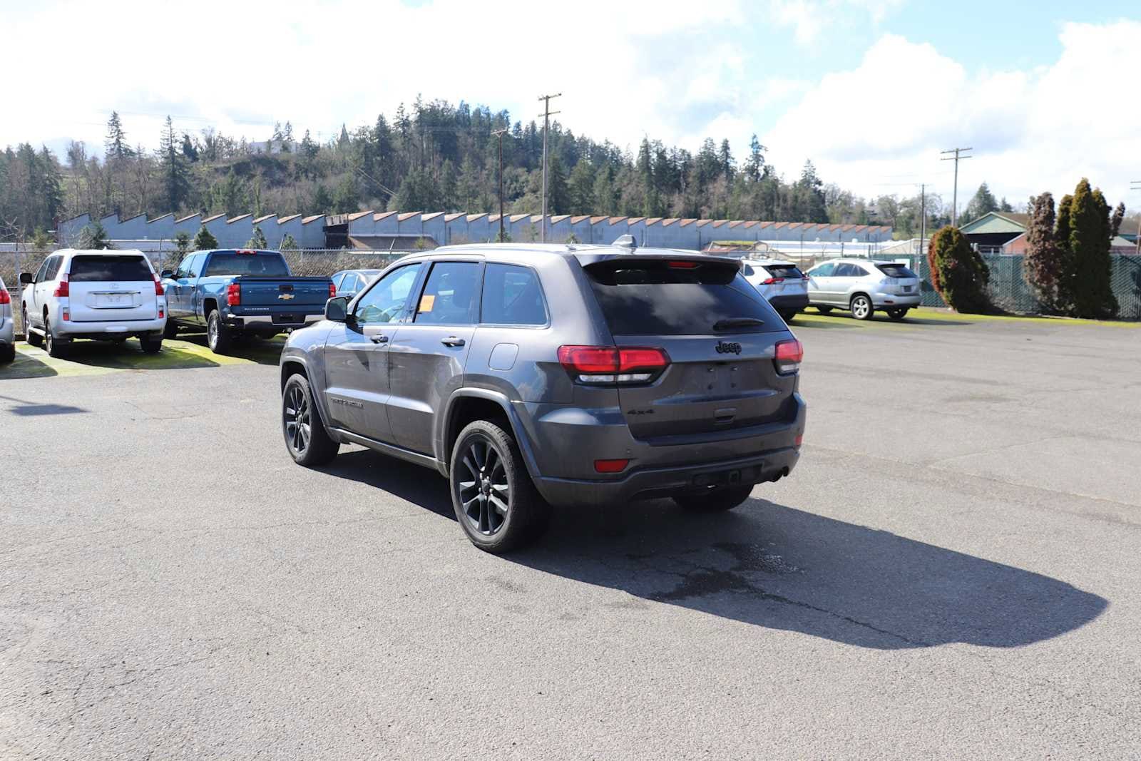 Thumbnail: 2020 Jeep Grand Cherokee - 7