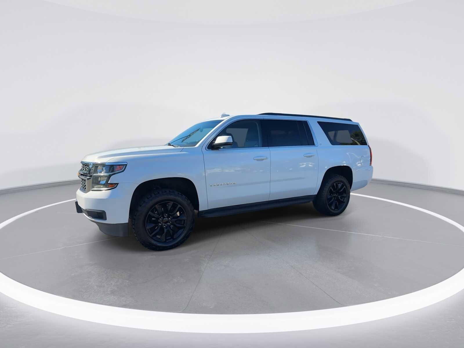 2019 Chevrolet Suburban LT photo 4