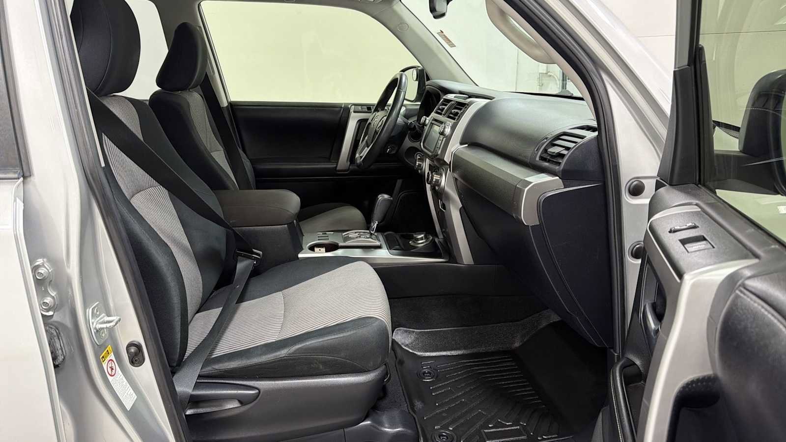 Thumbnail: 2016 Toyota 4Runner - 29