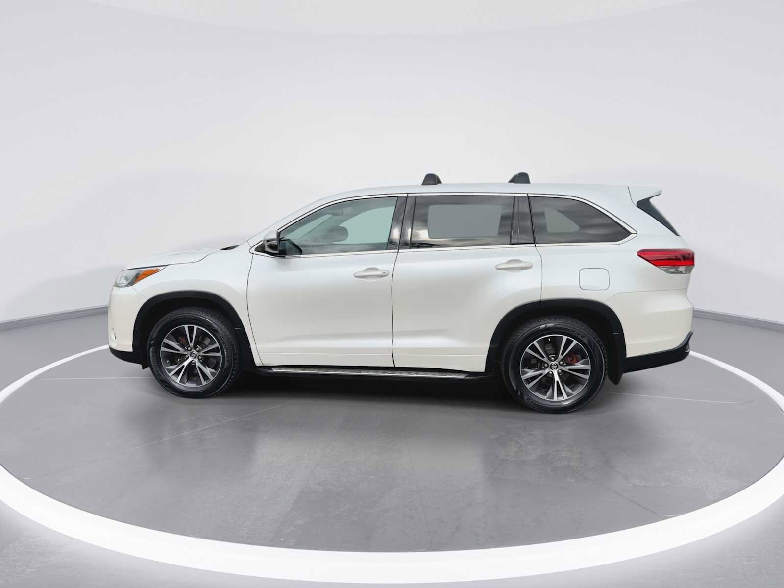 Thumbnail: 2017 Toyota Highlander - 5