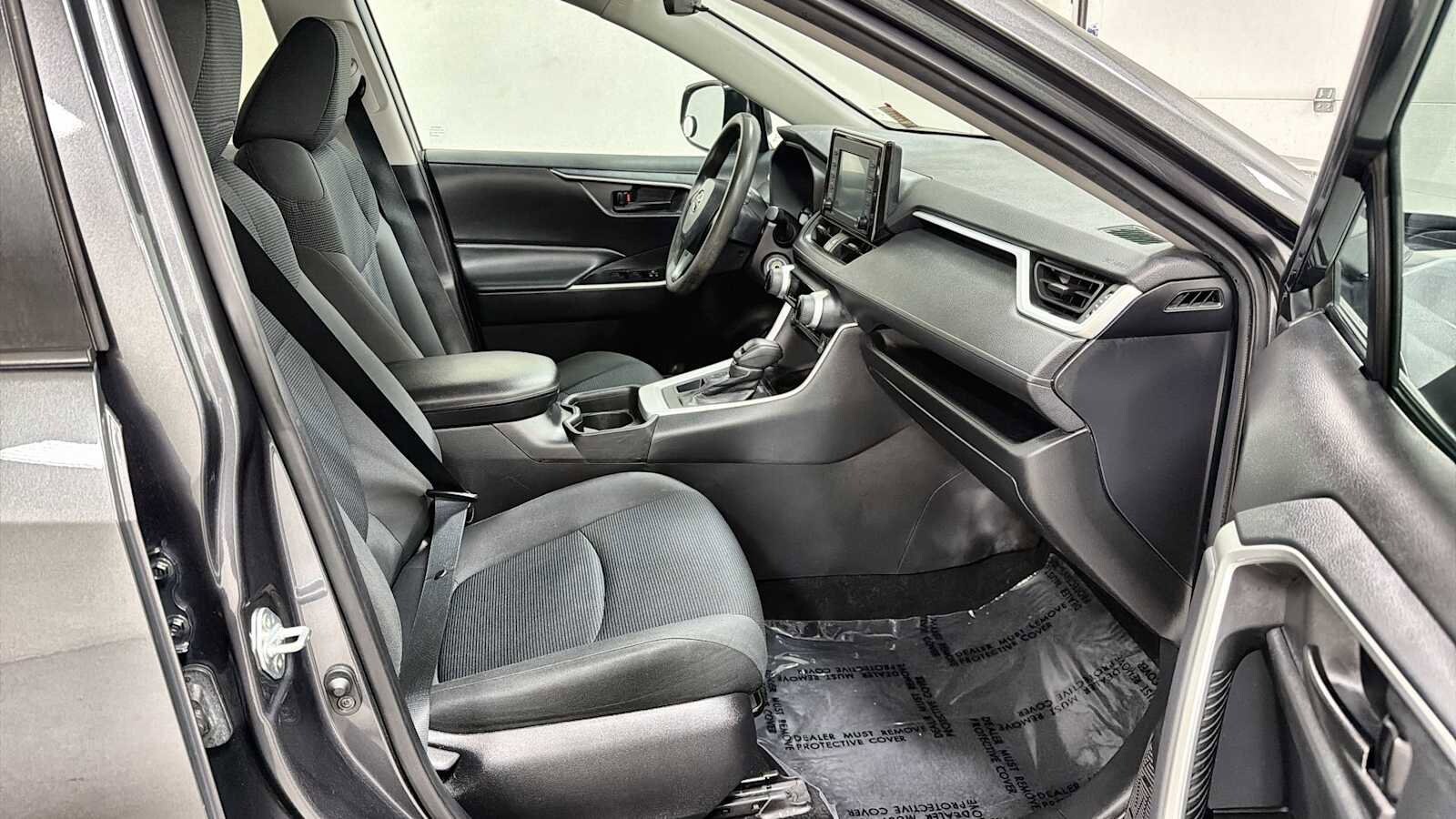 Thumbnail: 2021 Toyota RAV4 - 28