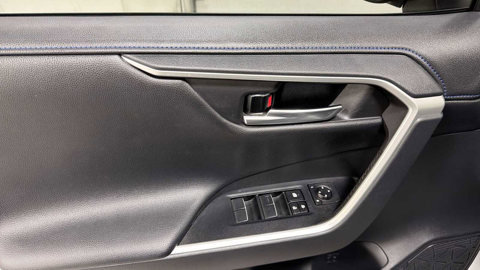 Thumbnail: 2019 Toyota RAV4 - 15