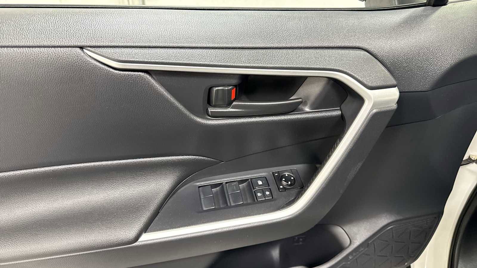 Thumbnail: 2021 Toyota RAV4 - 16