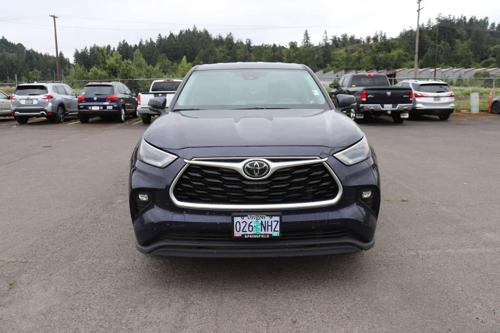 Used 2022 Toyota Highlander LE with VIN 5TDBZRBH8NS572962 for sale in Springfield, OR