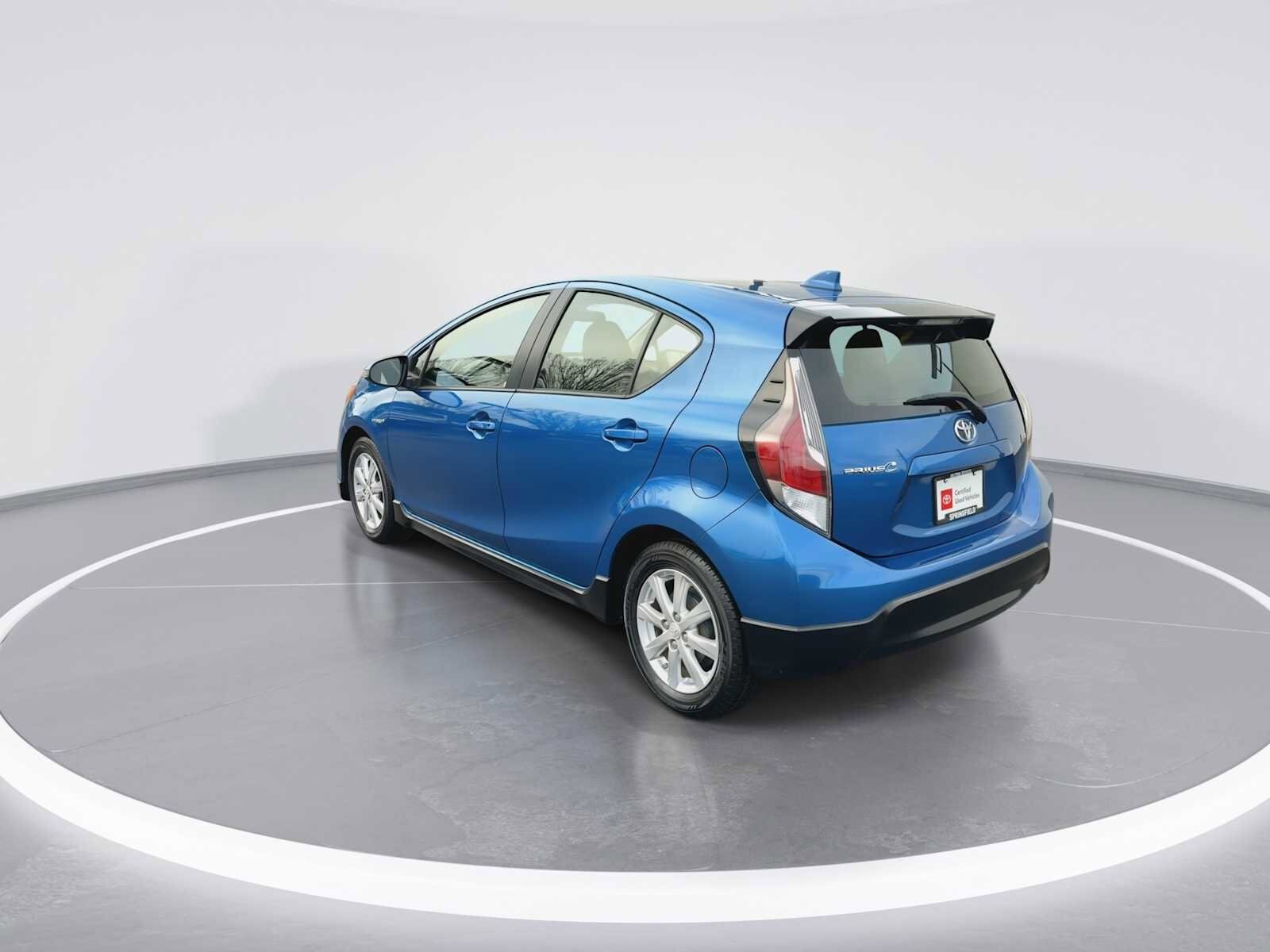 Thumbnail: 2017 Toyota Prius c - 6