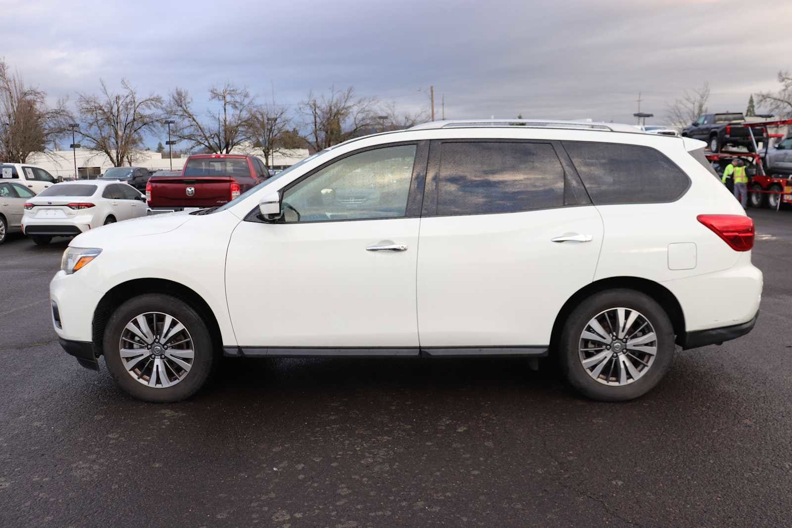 Thumbnail: 2020 Nissan Pathfinder - 8