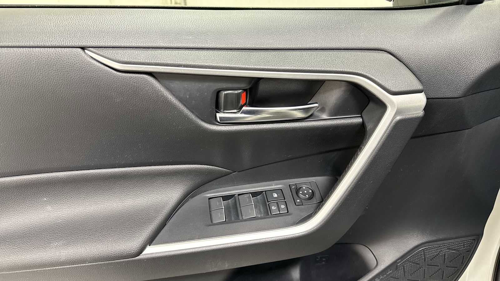 Thumbnail: 2022 Toyota RAV4 - 15