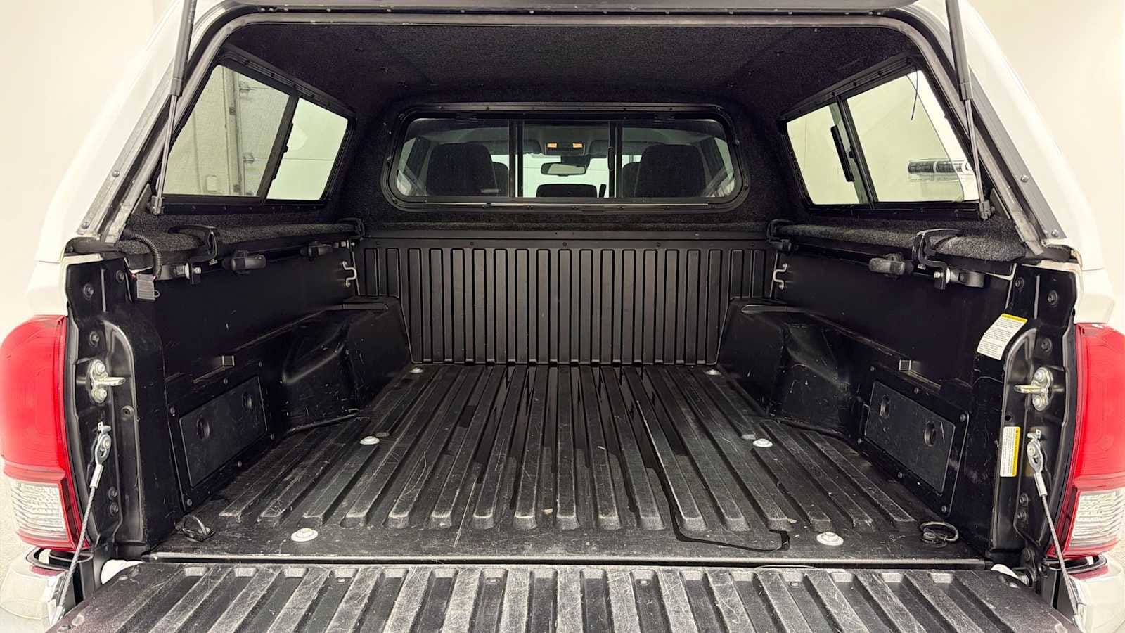 Thumbnail: 2018 Toyota Tacoma - 27