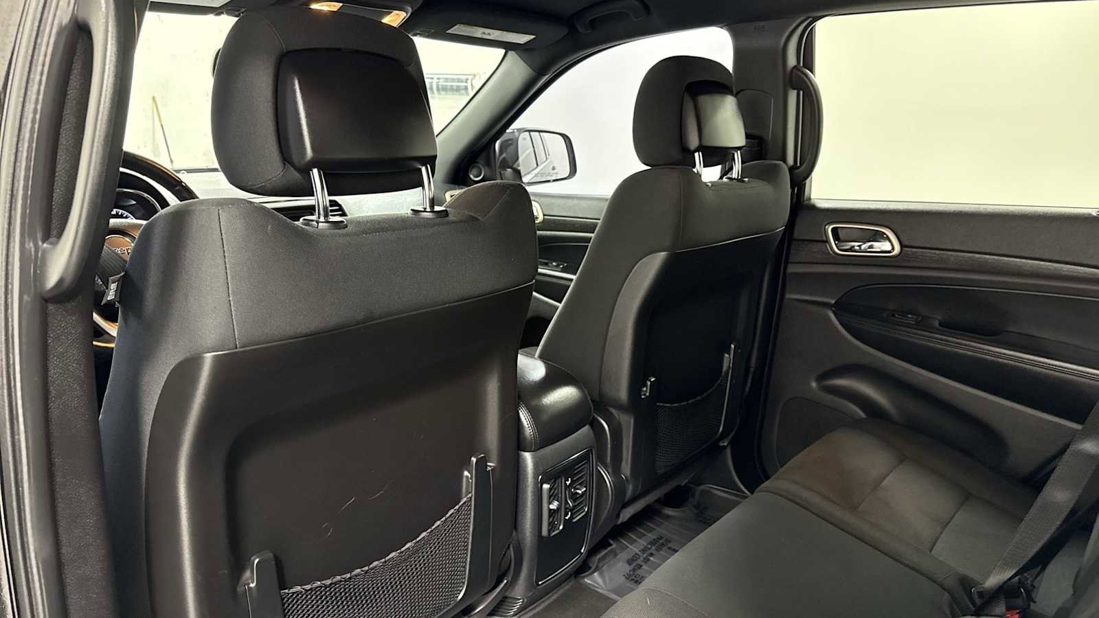 Thumbnail: 2016 Jeep Grand Cherokee - 24