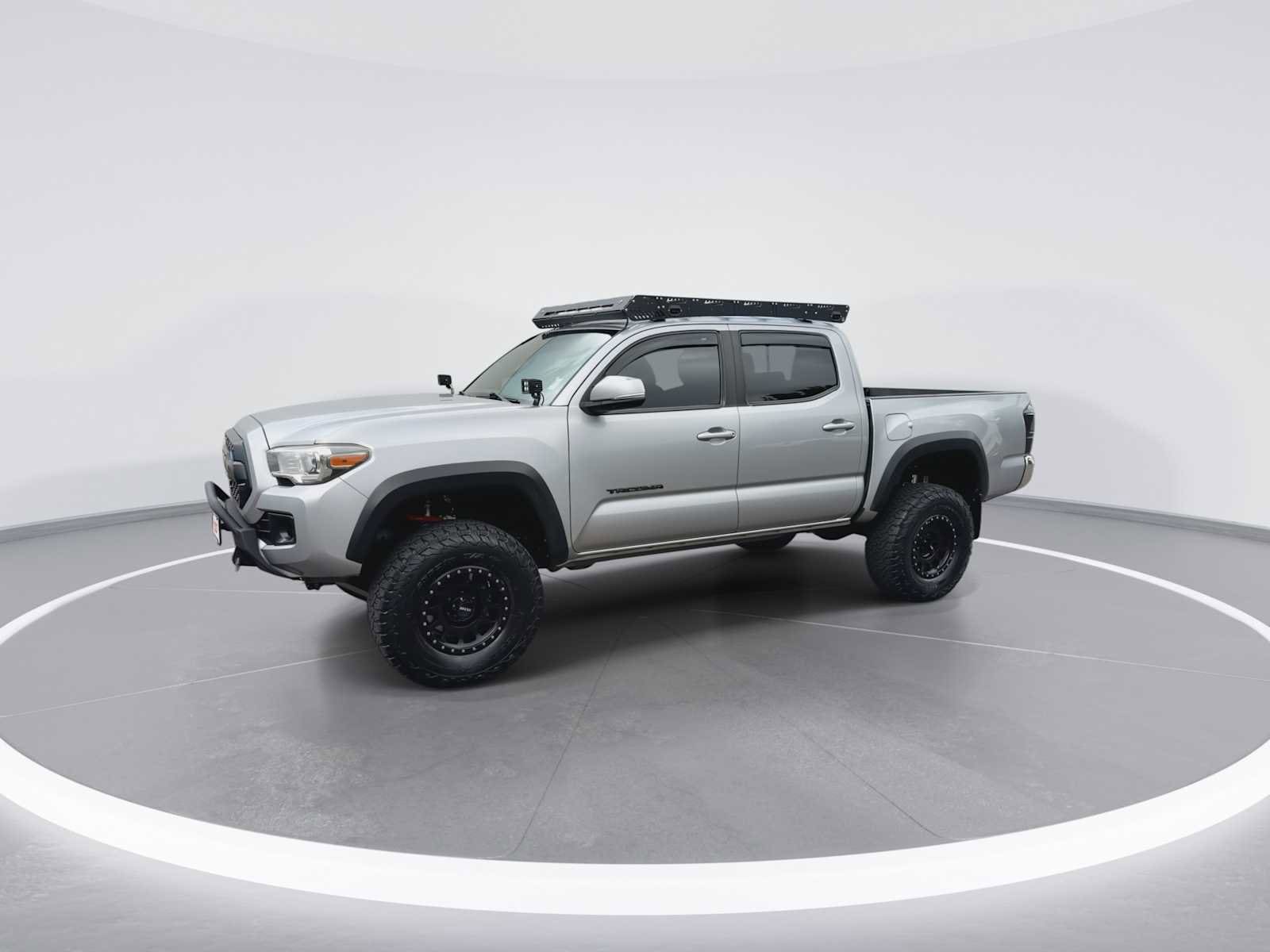 Thumbnail: 2017 Toyota Tacoma - 3