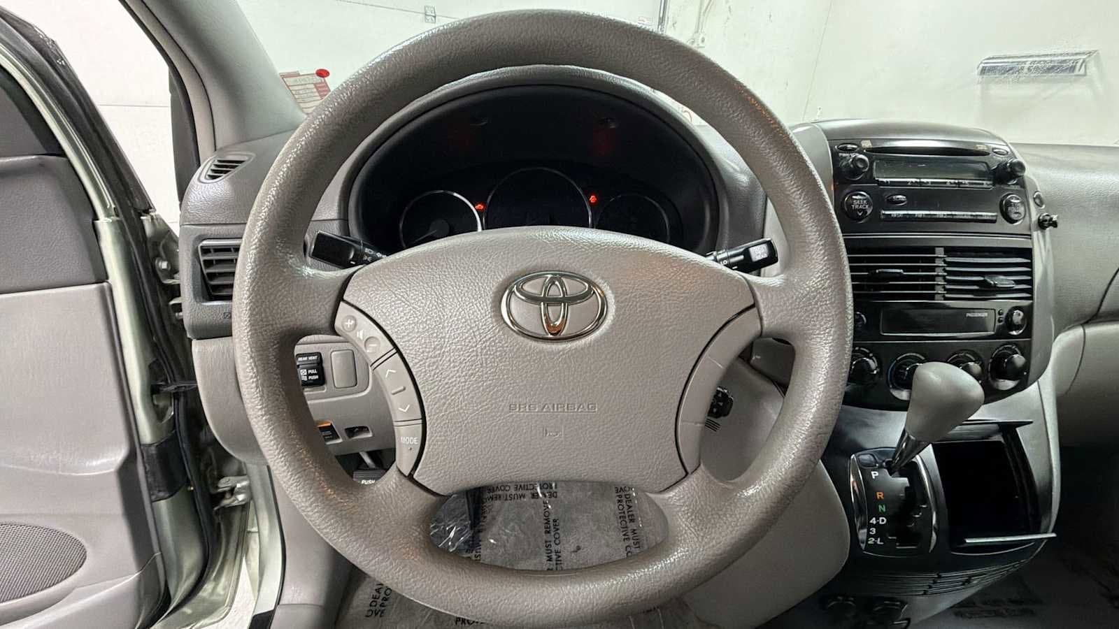 Thumbnail: 2010 Toyota Sienna - 16