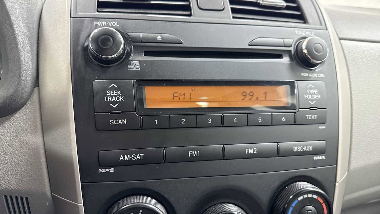 Thumbnail: 2010 Toyota Corolla - 18