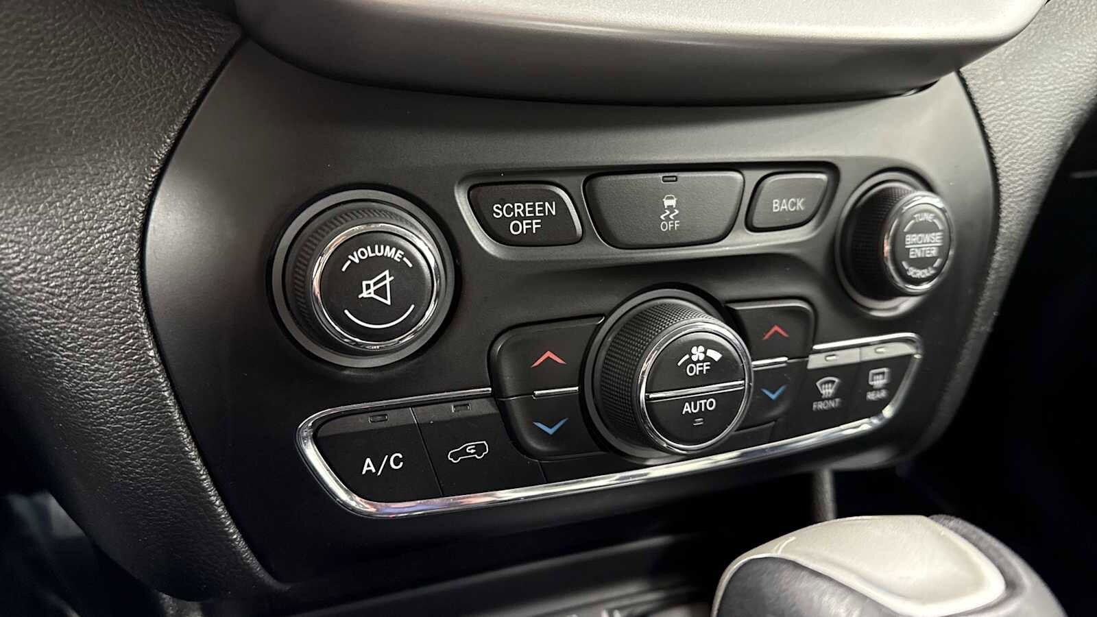 Thumbnail: 2014 Jeep Cherokee - 21