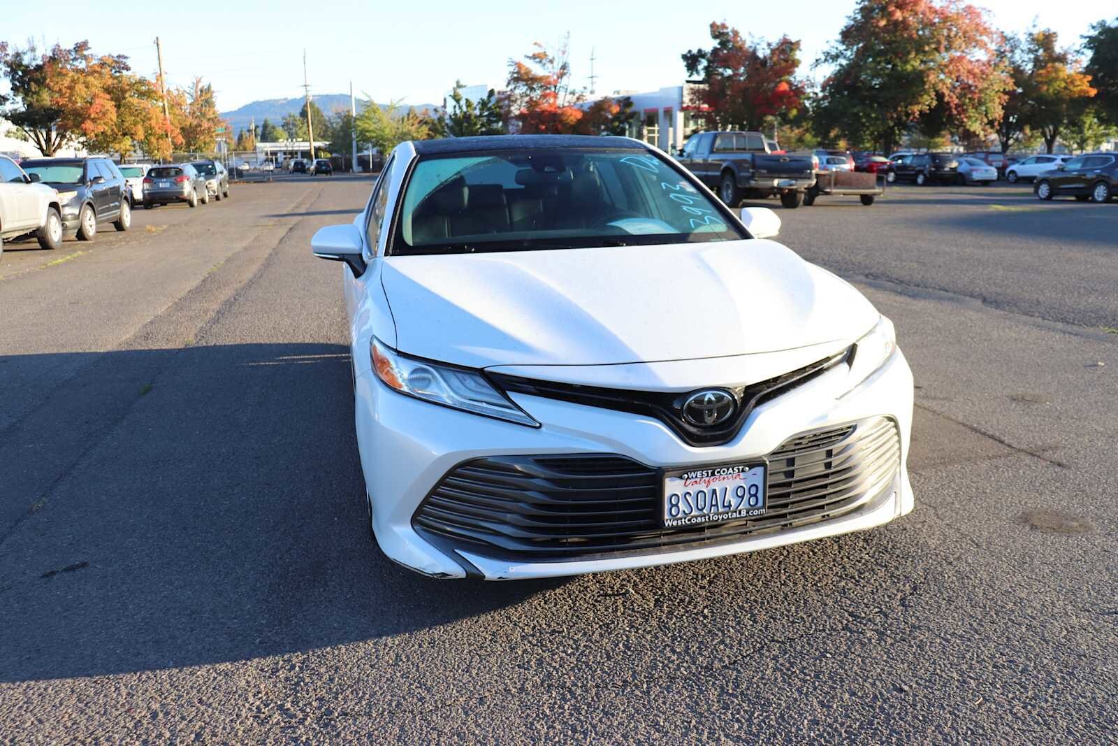 2020 Toyota Camry XLE photo 3