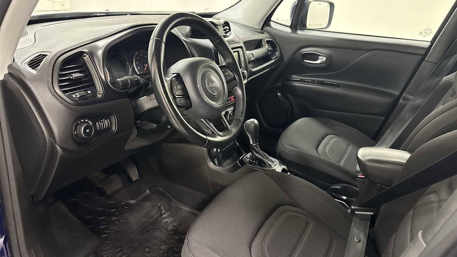 Thumbnail: 2017 Jeep Renegade - 12