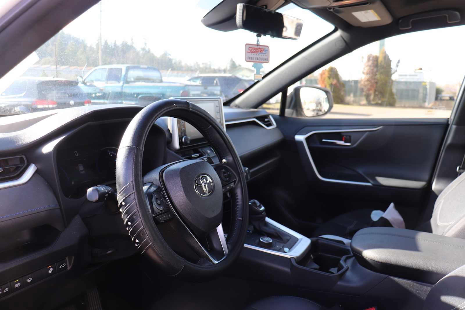 Thumbnail: 2021 Toyota RAV4 - 10