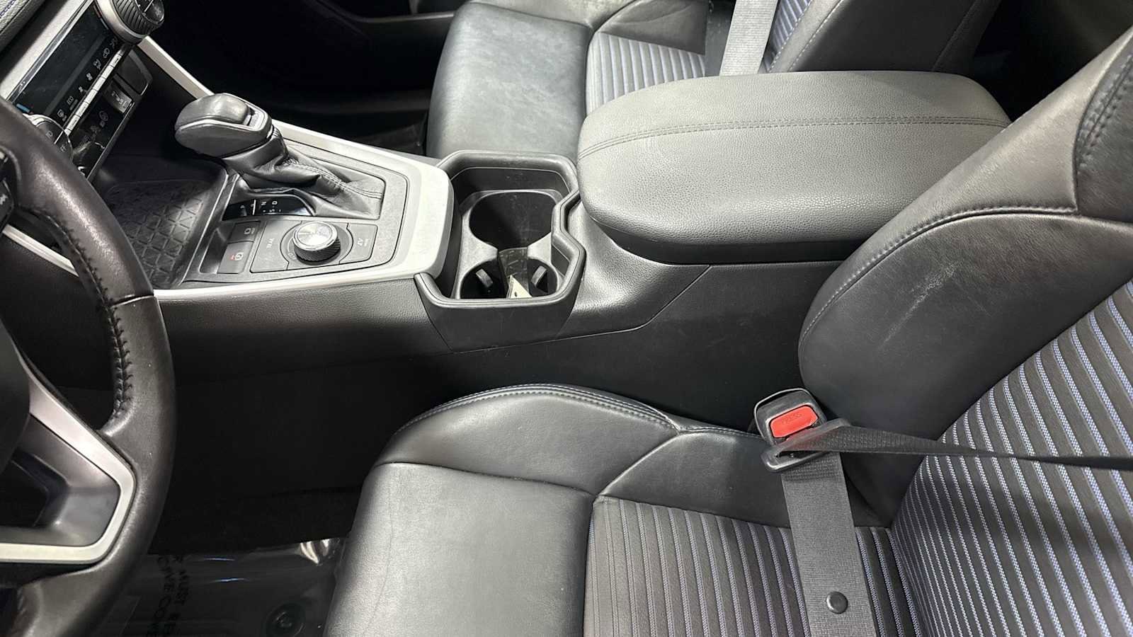 Thumbnail: 2021 Toyota RAV4 - 22