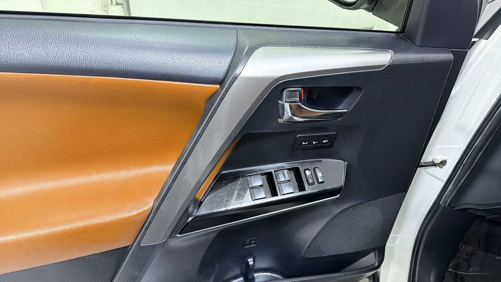 Thumbnail: 2017 Toyota RAV4 - 15