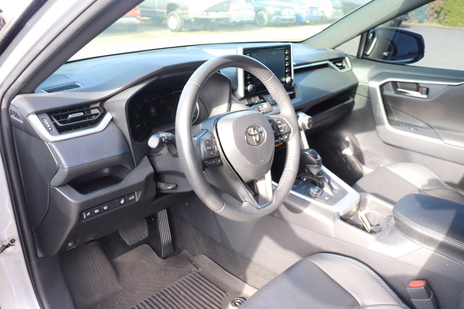 Thumbnail: 2021 Toyota RAV4 - 10