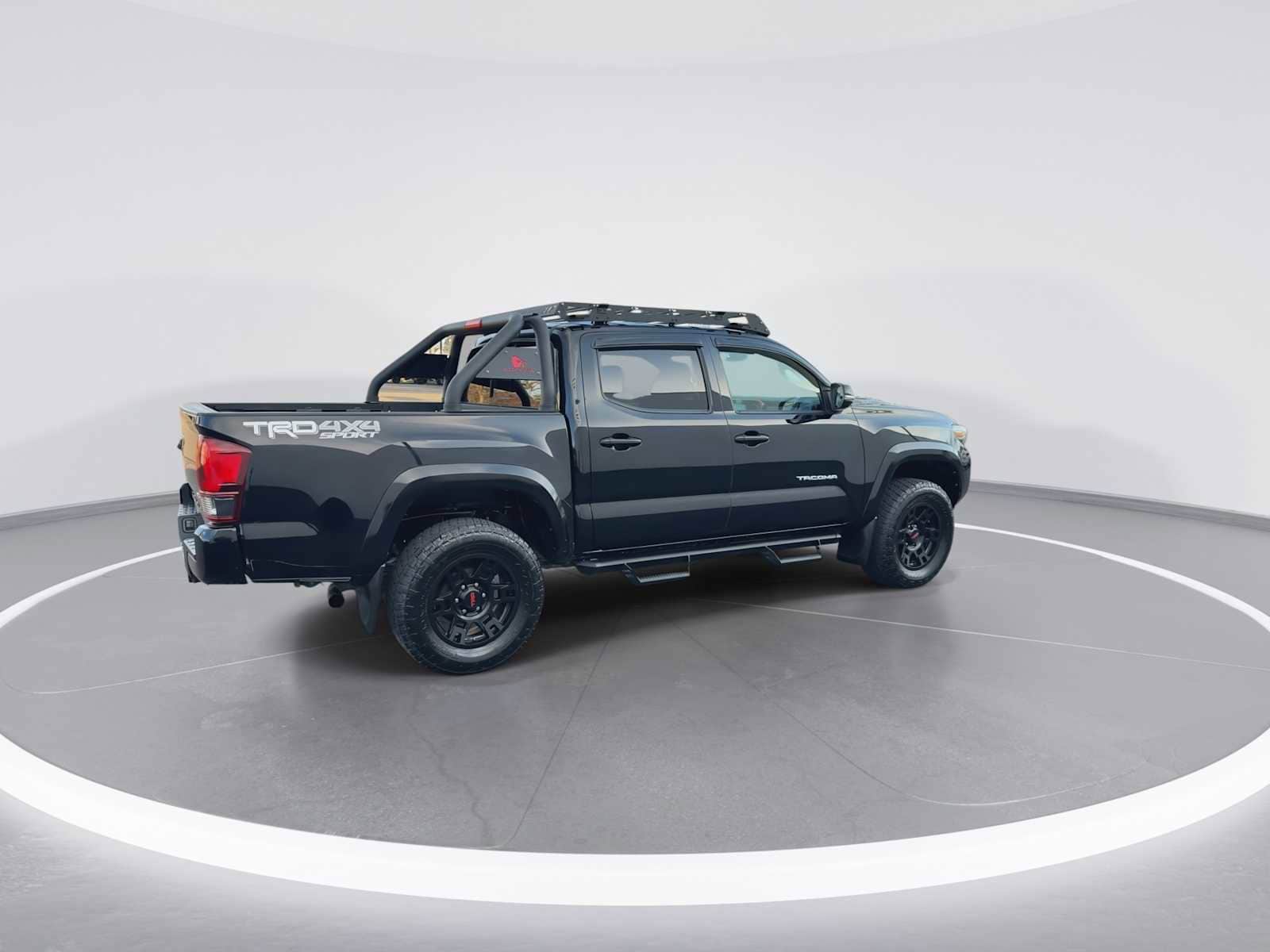 Thumbnail: 2018 Toyota Tacoma - 8