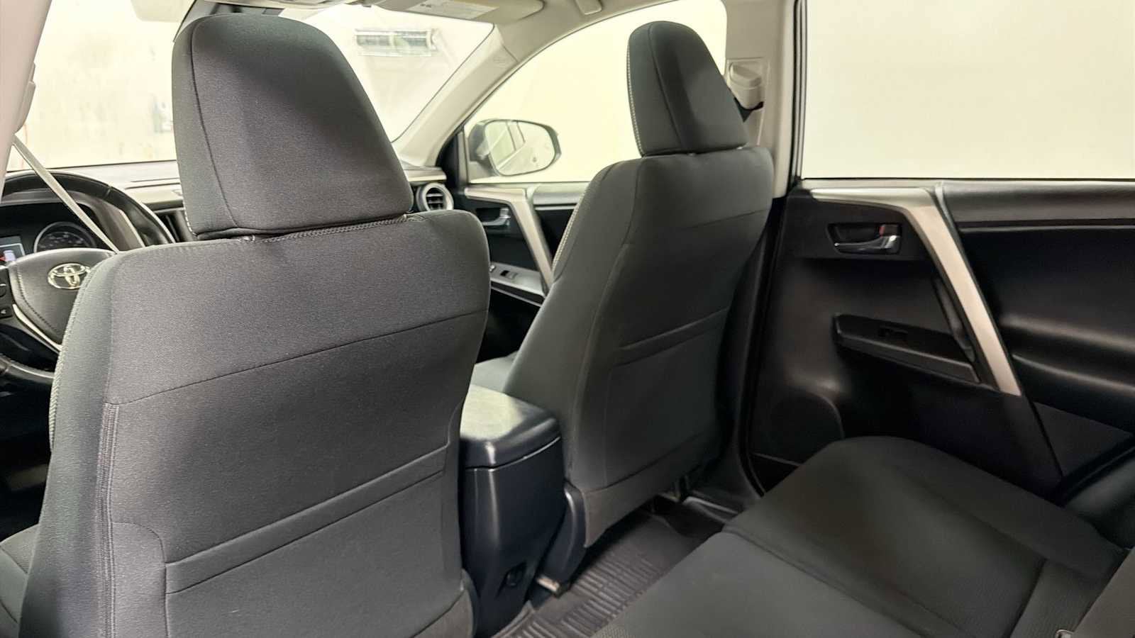 Thumbnail: 2018 Toyota RAV4 - 25