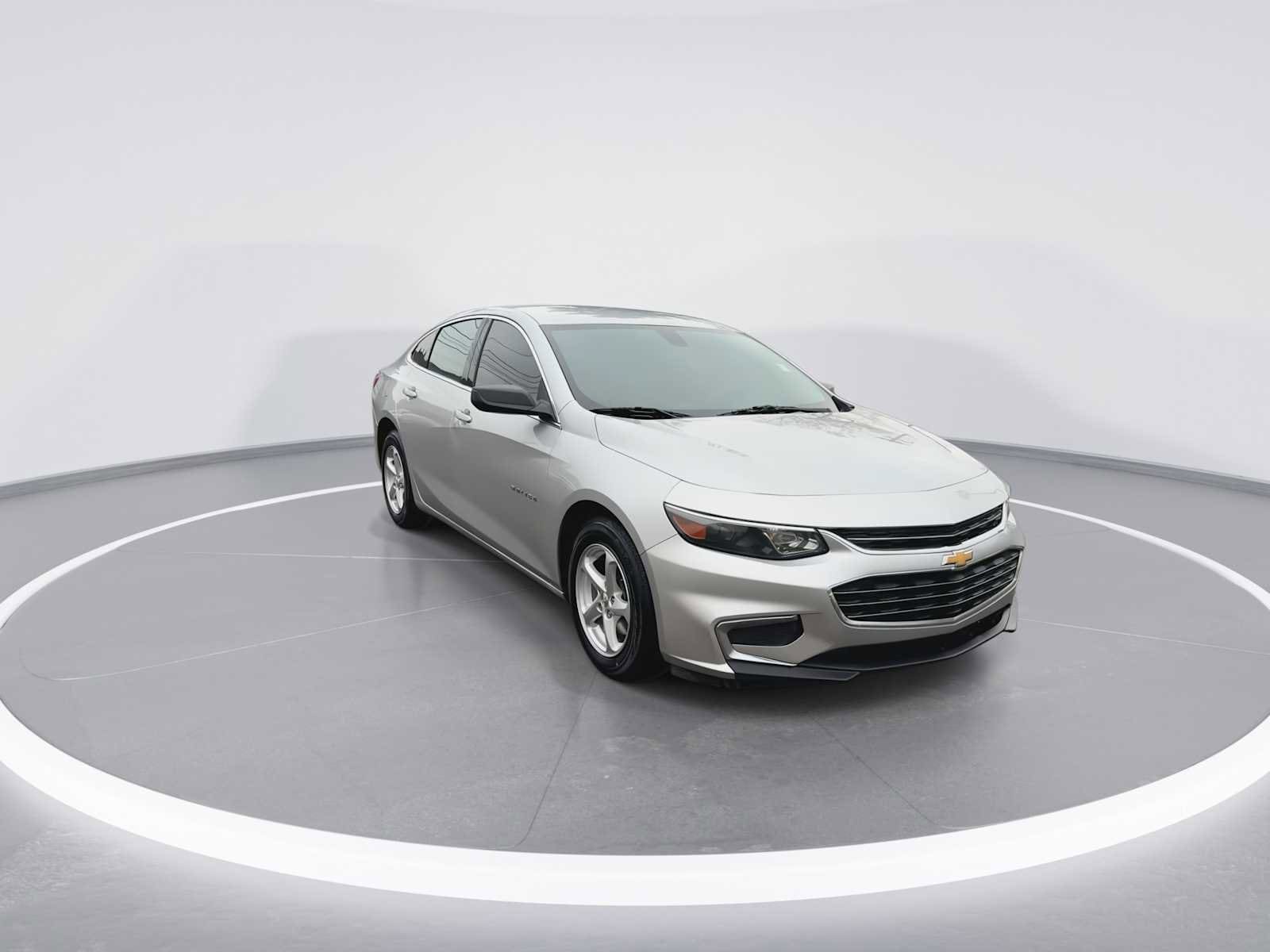 Thumbnail: 2018 Chevrolet Malibu - 2