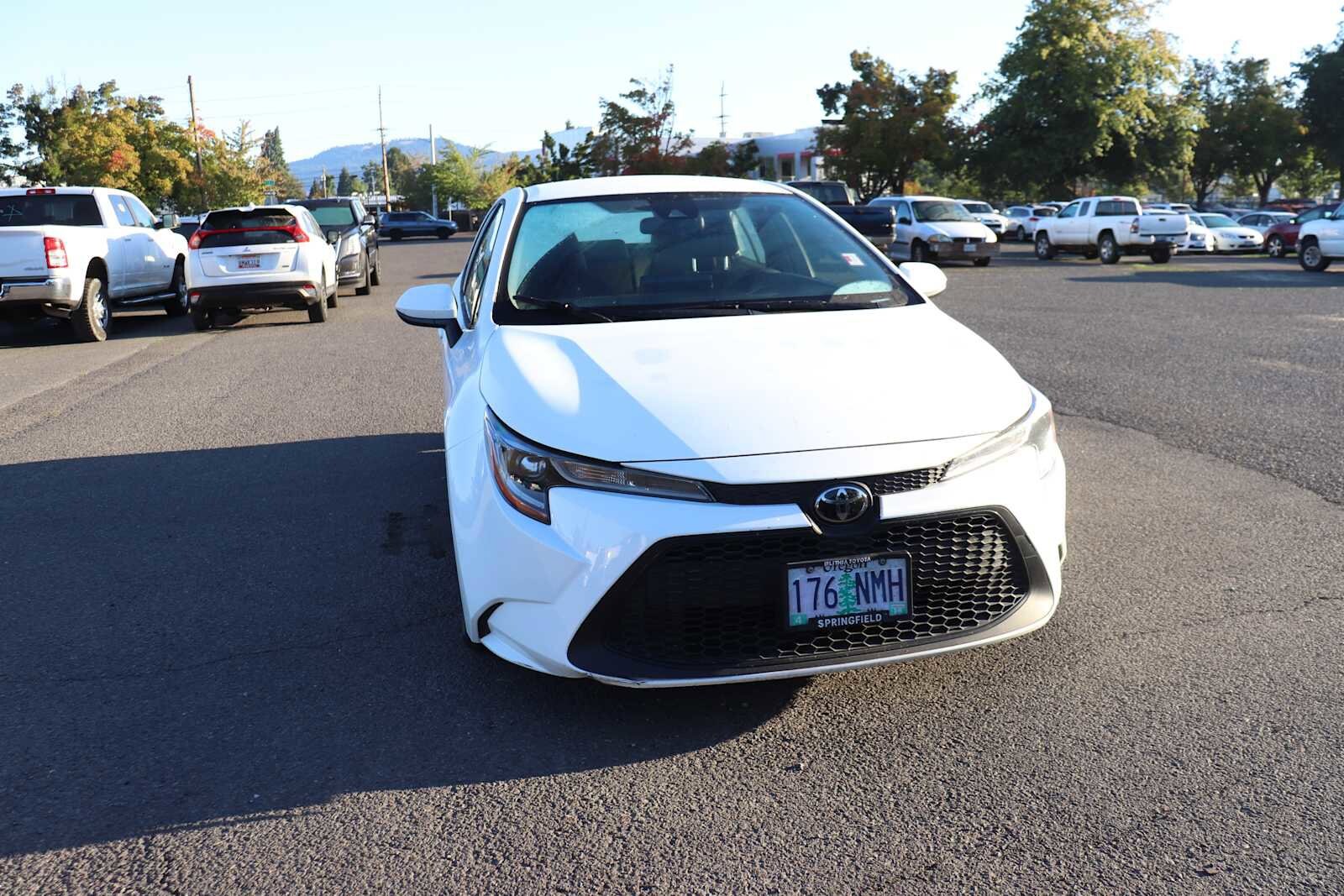 2022 Toyota Corolla LE photo 3