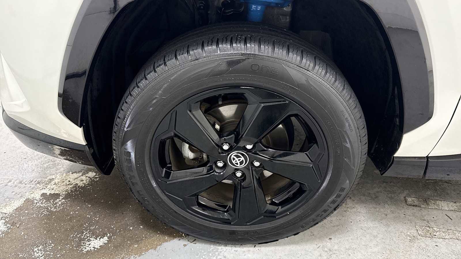 Thumbnail: 2021 Toyota RAV4 - 10