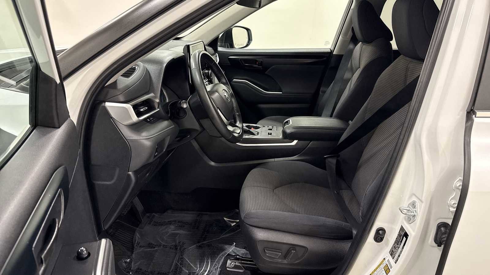 Thumbnail: 2023 Toyota Highlander - 13