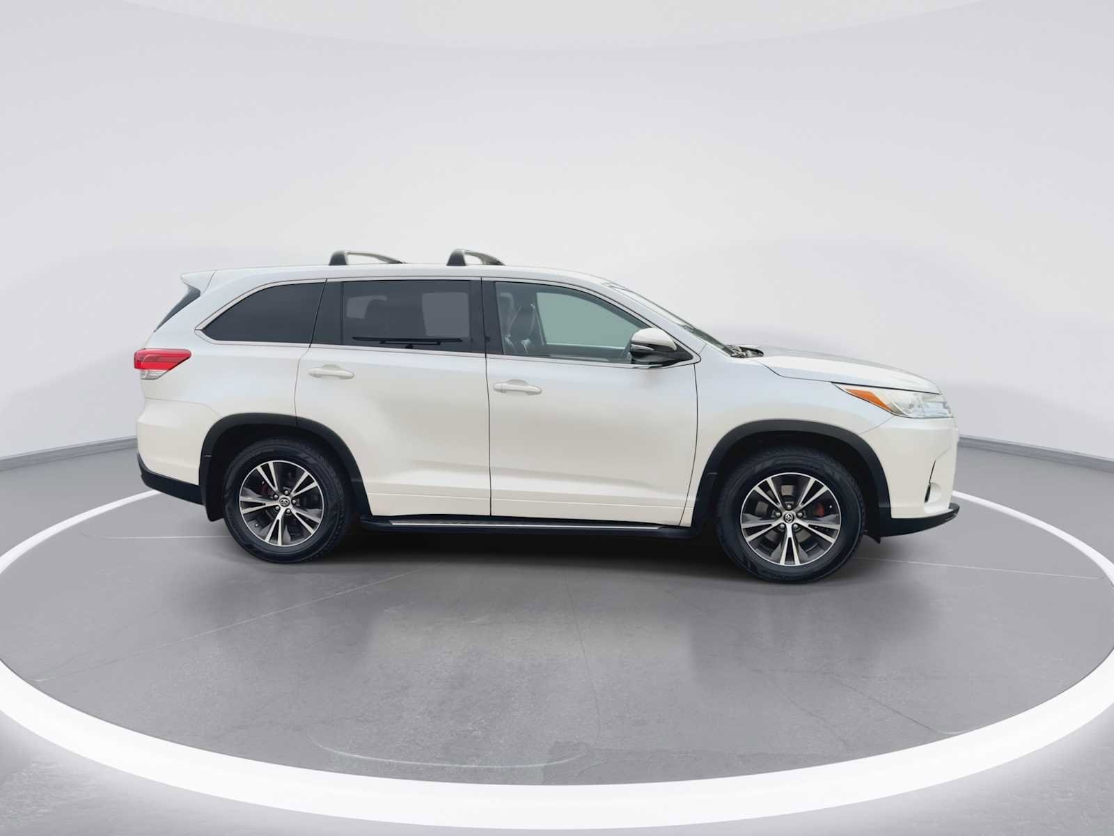 Thumbnail: 2017 Toyota Highlander - 9