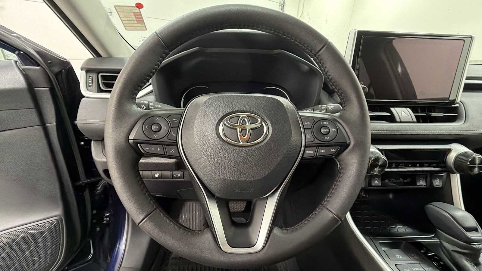 Thumbnail: 2025 Toyota RAV4 - 16