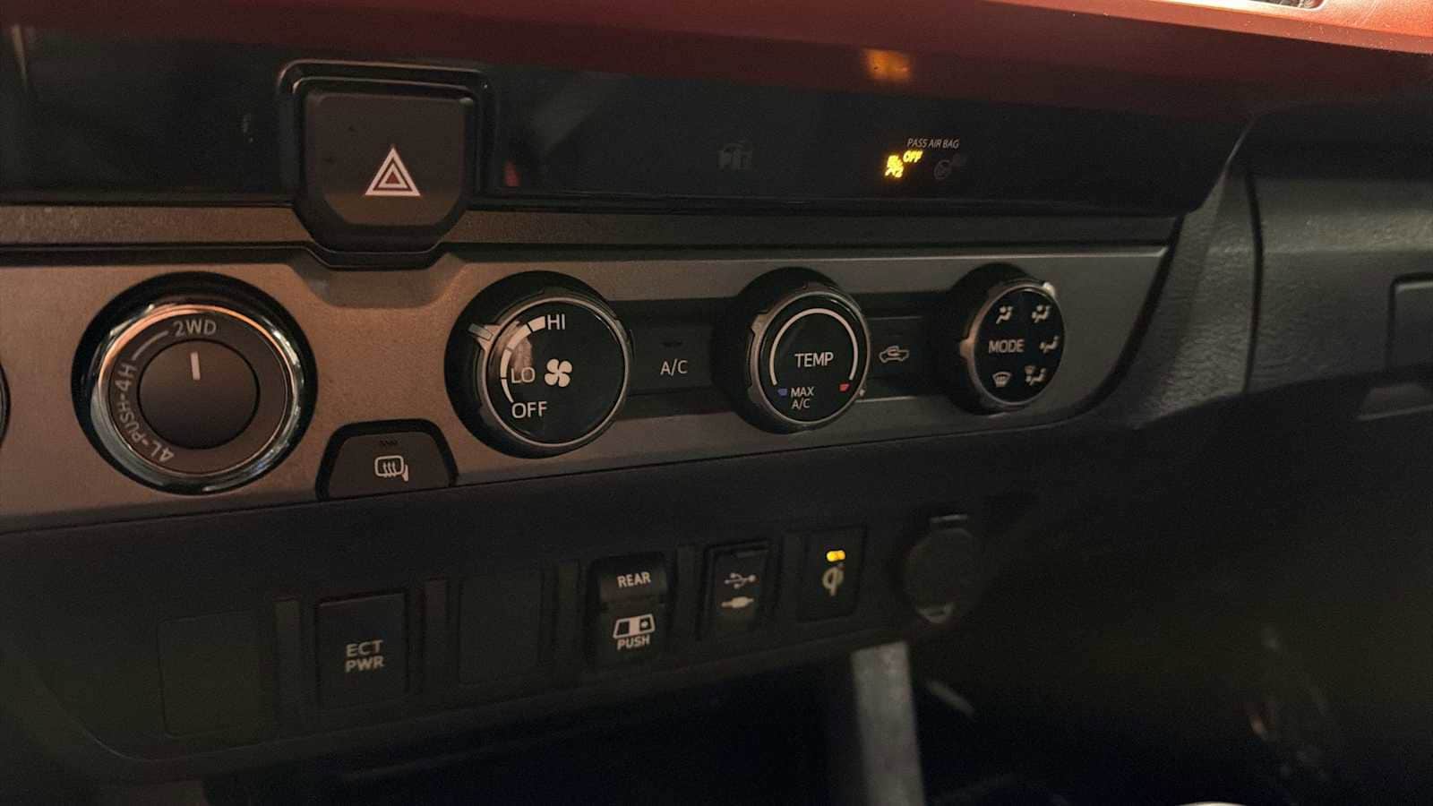 Thumbnail: 2018 Toyota Tacoma - 21