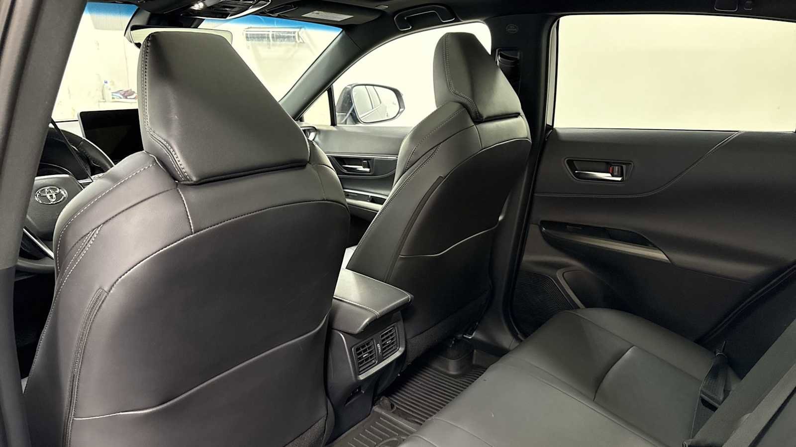 Thumbnail: 2023 Toyota Venza - 25