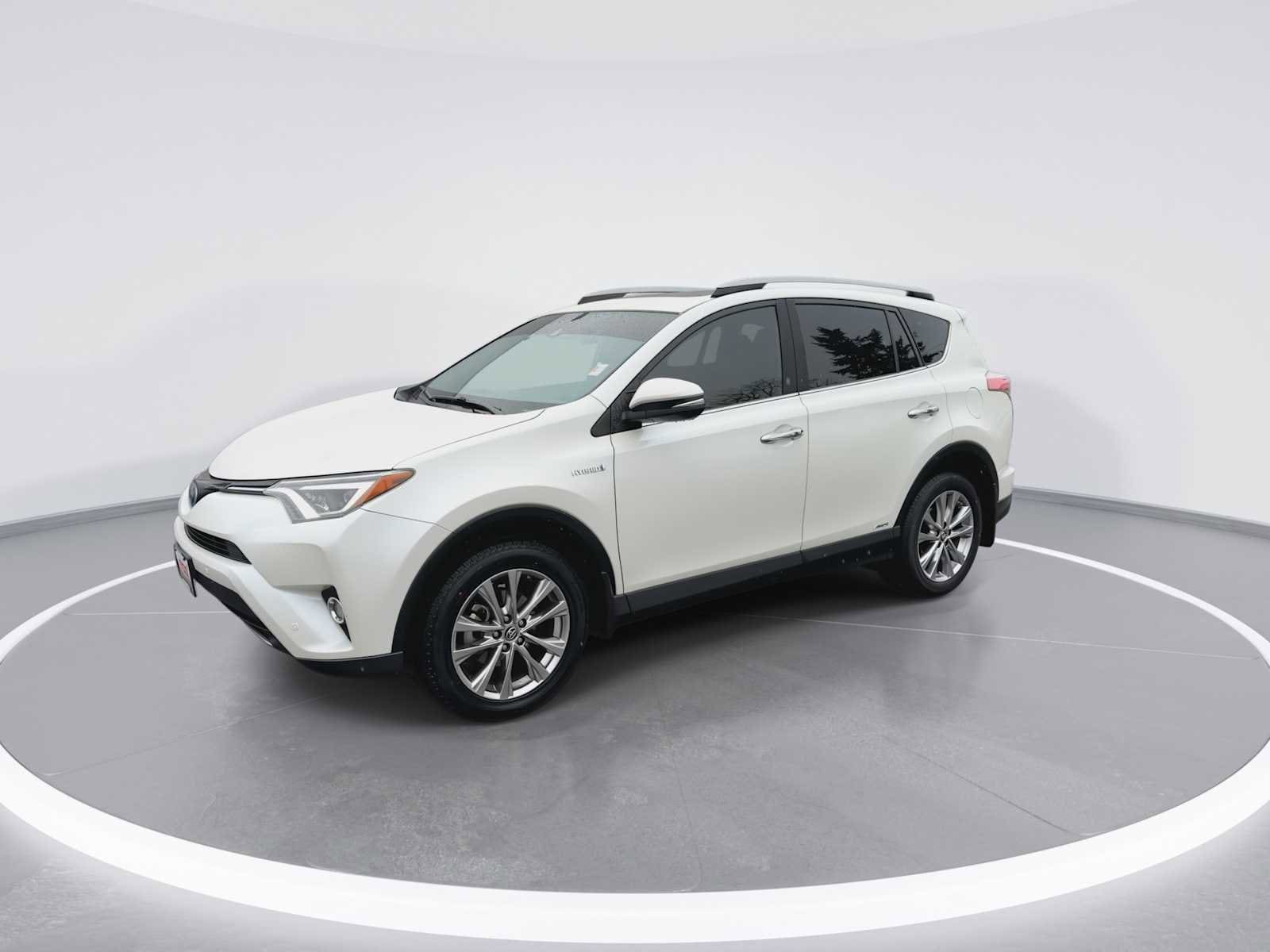Thumbnail: 2017 Toyota RAV4 - 4