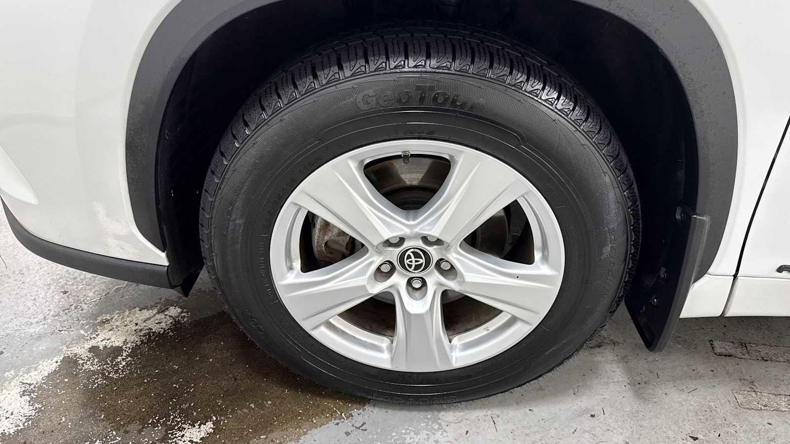 Thumbnail: 2023 Toyota Highlander - 10