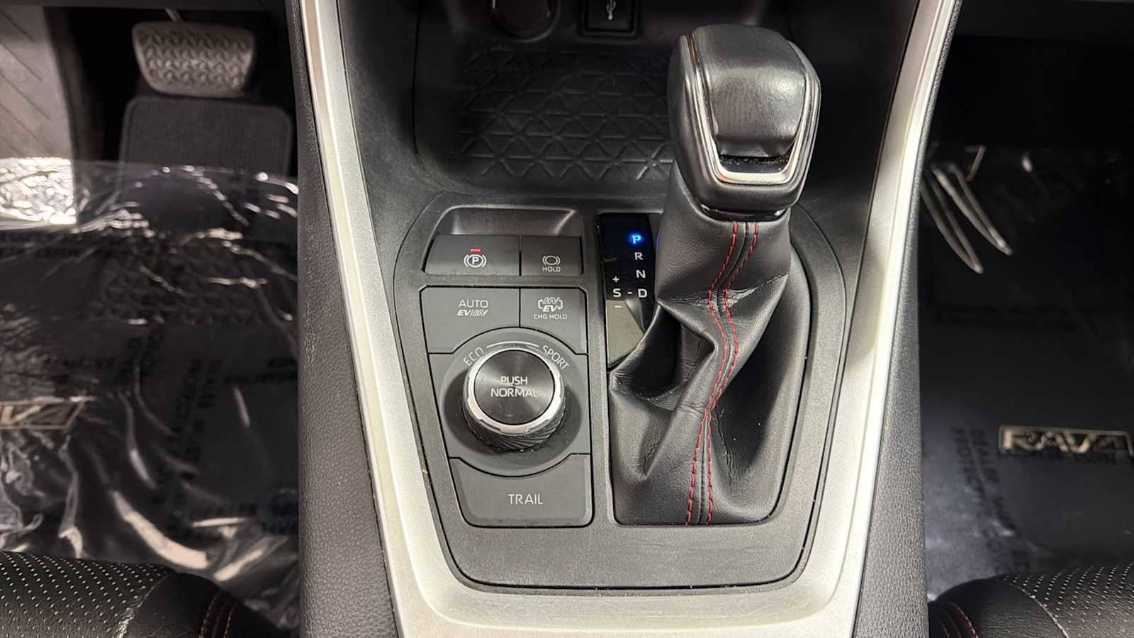 Thumbnail: 2021 Toyota RAV4 - 21