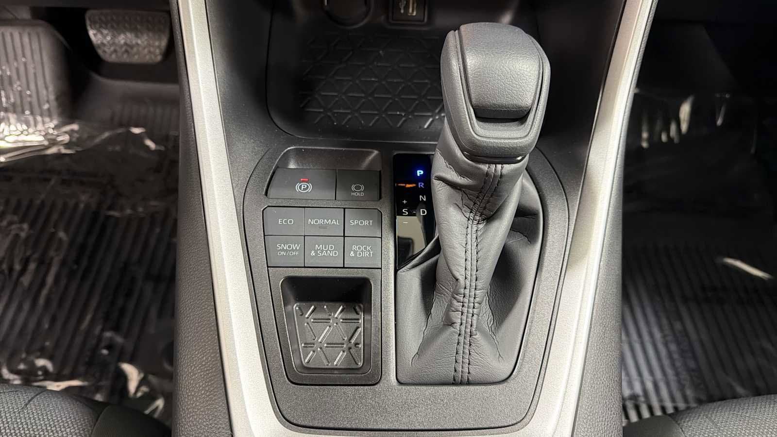 Thumbnail: 2025 Toyota RAV4 - 22